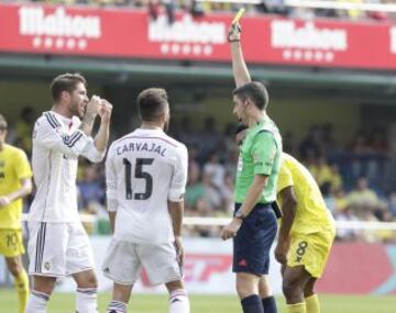 Undiano le saca amarilla a Sergio Ramos.