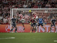 06-04-26. INTENTO DE REMATE DE PABLO VÁZQUEZ EN EL SPORTING-REAL SOCIEDAD B.