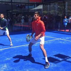 ¿Qué tal se le da jugar al pádel a Novak Djokovic?