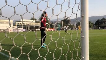 Por los que dicen que no lo practica; Ochoa entrena sus salidas con ‘El Tri’