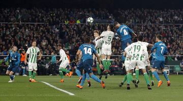 Sergio Ramos draws the game with a great header.