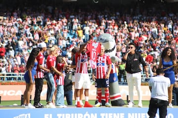 Ante más de 40 mil personas, Juan Fernando Quintero fue presentado en el estadio Metropolitano Roberto Meléndez como nuevo jugador de Junior de Barranquilla.