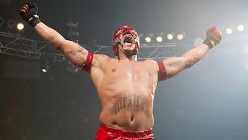 Rey Mysterio festeja después de ganar la Royal Rumble en el 2006.