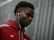 Arsenal's English midfielder #07 Bukayo Saka arrives with the team ahead of the English Premier League football match between Leeds United and Arsenal at Elland Road in Leeds, northern England on January 31, 2026. (Photo by Oli SCARFF / AFP) / RESTRICTED TO EDITORIAL USE. No use with unauthorized audio, video, data, fixture lists, club/league logos or 'live' services. Online in-match use limited to 120 images. An additional 40 images may be used in extra time. No video emulation. Social media in-match use limited to 120 images. An additional 40 images may be used in extra time. No use in betting publications, games or single club/league/player publications. /