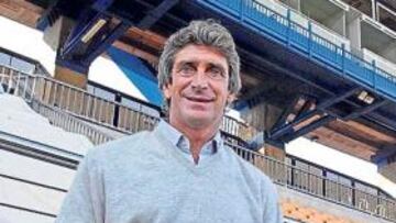 <b>TRIUNFO. </b>Pellegrini guió al Villarreal a lo más alto, con jugadores como Forlán y Riquelme, con quien estuvo enfrentado. También tuvo tiempo para los más pequeños del club.
