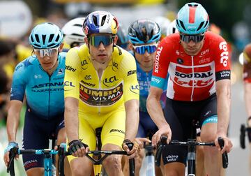 Wout Van Aert cedi¨® m¨¢s de siete minutos en la meta y cedi¨® el maillot amarillo, tras su loca escapada en la sexta etapa del Tour.