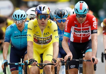 Van Aert tira el maillot amarillo... y Pogacar lo recoge