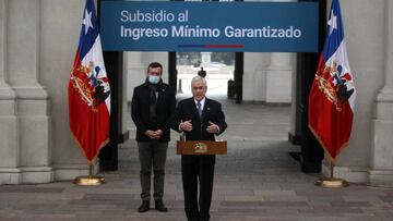 Santiago 29 mayo 2020  el Presidente de la RepÃºblica, SebastiÃ¡n PiÃ±era, junto al Ministro de Desarrollo Social, SebastiÃ¡n Sichel, anuncia pago del Subsidio al Ingreso MÃ¬nimo Garantizado que beneficiarÃ¡ a cerca de 700 mil trabajadores del paÃ­s.  Jonnathan Oyarzun/Aton Chile