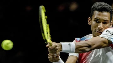 Auger-Aliassime estrena su palmarés ante Tsitsipas