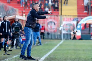 Jaime Garcia dando instrucciones en el duelo ante U. Católica.