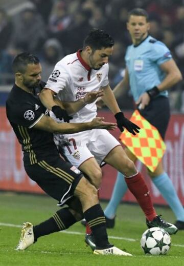 Pablo Sarabia CON Jeremy Morel.