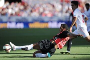 Sevilla-Almería.
Michel y Denis Suárez.