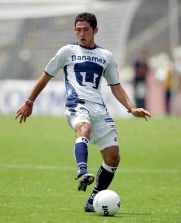 En 2004, los Pumas fueron invitados a disputar el Trofeo Santiago Bernabéu y se convirtieron en el único equipo azteca que tiene este trofeo en sus vitrinas.