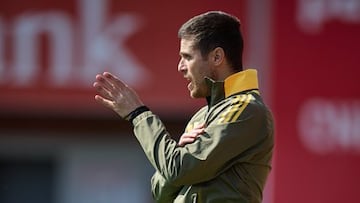 Alessio Lisci durante un entrenamiento del Mirandés.