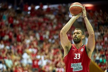 A pesar de que sus inicios fueron en el FC Barcelona desde el año 2003 hasta 2006, Marc Gasol estuvo dos años en el Akasvayu Girona antes de cruzar el charco. Su paso por la NBA se resume en los siguientes equipos: Memphis Girzzlies, Toronto Raptors y Los Ángeles Lakers. En el año 2021 se hizo oficial de nuevo su incorporación como jugador del Bàsquet Girona y esa misma temporada el equipo ha conseguido el ascenso a la Liga ACB tras vencer al Movistar Estudiantes por 66-60.