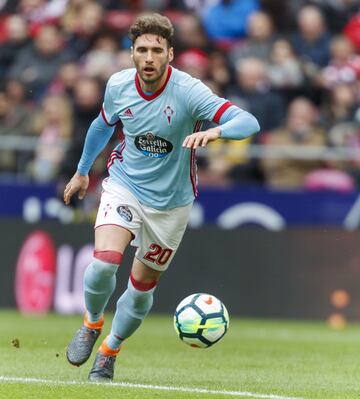 El defensa protagonizó uno de los culebrones en el mercado de fichajes. El central tuvo que cancelar su vuelo a Sevilla con su salida ya pactada. Al final, el Celta y el Sevilla cerraron el fichaje por cinco millones de euros. Sergi Gómez se ha convertido en una de las apuestas de Machín en la defensa al jugar todos los minutos de los ocho partidos de Liga.