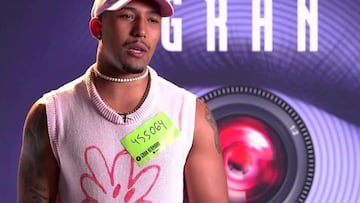 Afincado en Madrid, este boxeador profesional es hijo de un senegalés y una española. Actualmente está soltero.