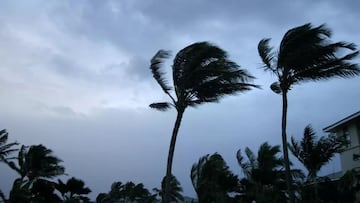 Peligro en estas regiones de Yucatán por paso del huracán Milton; suspenden clases y actividades