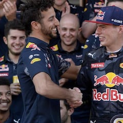 Lauda: "Verstappen, el piloto del futuro, pero Ricciardo es mejor"