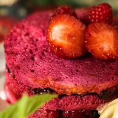 Aprende a preparar estos ricos Hot Cakes de avena con betabel para reducir la presión arterial