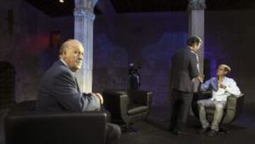 El seleccionador nacional de fútbol, Vicente del Bosque, y el exatleta Abel Antón, protagonizan en Salamanca el segundo diálogo del ciclo "Los mejores de los nuestros (Conversaciones)", que organiza la Junta de Castilla y León.