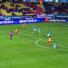El gran gol del 'Oreja' Flores tras pase de Millar que sacó aplausos