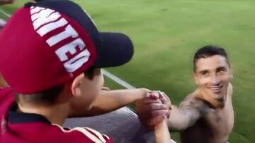 ¡Gesto de Carmona emocionó a un pequeño hincha de Atlanta!