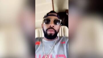 Kyrie vuelve a EEUU con... ¿un guiño a los fans de los Knicks?