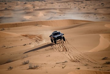 Stephane Peterhansel y su copiloto Edouard Boulanger