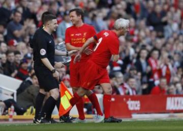 Ian Rush comes on for Vladimir Smicer.