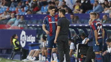 15/05/22
 PRIMERA DIVISION JORNADA 37
 LEVANTE UD
 DEPORTIVO ALAVES
 ALESSIO LISCI
 PEPELU
 