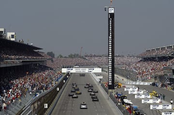 Dos 谷pocas han marcado la presencia del Indianapolis Motor Speedway en la F1. Entre 1950 y 1960, periodo en el que las 500 Millas de Indian芍polis eran puntuables para el Mundial y fueron dominadas por pilotos norteamericanos. En 1998 se regresa al coloso americano pero utilizando ya la variante interior del trazado y no el 車valo. En 2005 se produce la carrera del esperpento, con s車lo seis pilotos en la salida, los de los equipos de neum芍ticos Bridgestone (Ferrari, Minardi y Jordan). El resto, con neum芍ticos Michel赤n se retir車 tras la vuelta de formaci車n al reportar fallos graves de sus compuestos en una de las curvas del 車valo y que provoc車 un espectacular accidente de Ralf Schumacher durante los entrenamientos. Los a?os 2006 y 2007 fueron los 迆ltimos que el Indianapolis Motor Speedway acogi車 carreras de la F1. Michael Schumacher, con cinco victorias domina el palmar谷s.