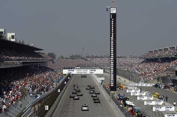 Dos épocas han marcado la presencia del Indianapolis Motor Speedway en la F1. Entre 1950 y 1960, periodo en el que las 500 Millas de Indianápolis eran puntuables para el Mundial y fueron dominadas por pilotos norteamericanos. En 1998 se regresa al coloso americano pero utilizando ya la variante interior del trazado y no el óvalo. En 2005 se produce la carrera del esperpento, con sólo seis pilotos en la salida, los de los equipos de neumáticos Bridgestone (Ferrari, Minardi y Jordan). El resto, con neumáticos Michelín se retiró tras la vuelta de formación al reportar fallos graves de sus compuestos en una de las curvas del óvalo y que provocó un espectacular accidente de Ralf Schumacher durante los entrenamientos. Los años 2006 y 2007 fueron los últimos que el Indianapolis Motor Speedway acogió carreras de la F1. Michael Schumacher, con cinco victorias domina el palmarés.