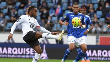 Lille's Portugal midfielder Renato Sanches (L) vies with Strasbourg's French defender Alexander Djiku during the French L1 football match between Strasbourg (RCSA) and Lille (LOSC) on October 4, 2020 at the Meinau stadium in Strasbourg. (Photo b