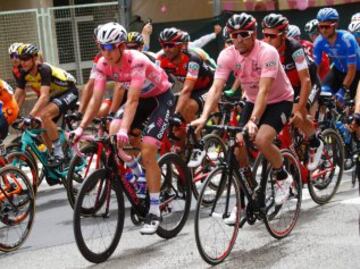 El actor Patrick Dempsey rueda junto al Bob Jungels, que viste la maglia de l¨ªder de la corsa.