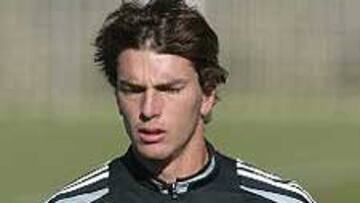 <b>TALISMÁN.</B> El central madridista no pierde en el Camp Nou cuando coincide con Zidane sobre el césped.