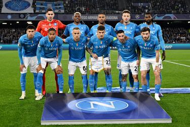 Formación inicial del Nápoles.