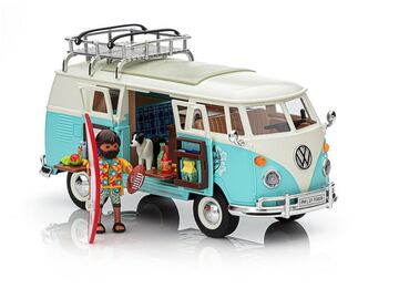 La Combi T1 es una de las furgonetas que marcó una época. Son muchas las imágenes que se recuerdan de este modelo Volkswagen con -además de hippies en su interior- las tablas de surf en el techo. 
