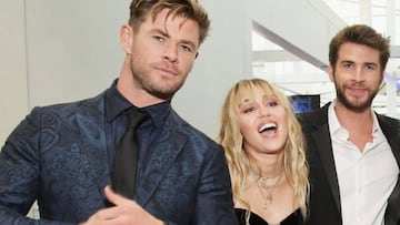 Chris HEmsworth, Miley Cyrus y Liam Hemsworth en la Premiere de "Avengers: Endgame" en Los Angeles Convention Center, CA. Abril 23, 2019.