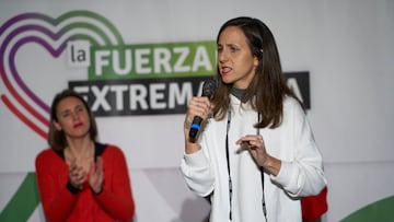 Ione Belarra en su discurso junto Irene Montero en un acto de campaña, en el Palacio de Congresos, a 12 de diciembre de 2025, en Badajoz, Extremadura (España). El acto se enmarca dentro de la campaña electoral para la Junta de Extremadura del próximo 21 de diciembre.
Andrea Renault / Europa Press
12/12/2025
