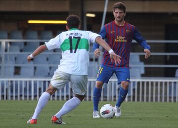Ingres車 en la Mas赤a y fue subiendo por todas las categor赤as hasta debutar con el primer equipo en 2012, defendi車 los colores del Barcelona hasta 2014.
