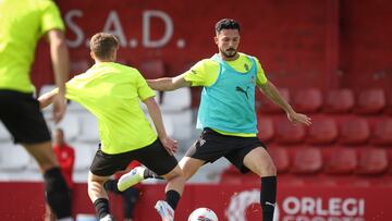 15-11-24. JESÚS BERNAL, EN UN ENTRENAMIENTO CON EL SPORTING EN MAREO.