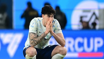 Bastoni se lamenta de su penalti fallado.