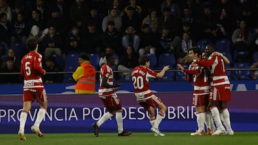 Arnaiz y Jorge Pascual lanzan al Granada en Riazor