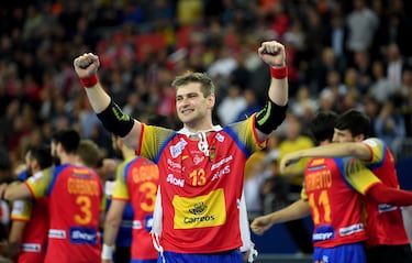 Incombustible, el irundarra ha aguantado hasta los 41. Se va tras ganarlo todo en las competiciones domésticas nacionales, con etapas en Bidasoa, Ademar, Ciudad Real, y con la Selección, con la que fue campeón mundial y europeo y bronce olímpico en sus más de 200 partidos.