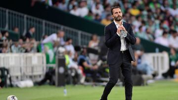 Valencia's Spanish coach Ruben Baraja reacts during the Spanish league football match between Real Betis and Valencia CF at the Benito Villamarin stadium in Seville on June 4, 2023. (Photo by CRISTINA QUICLER / AFP)