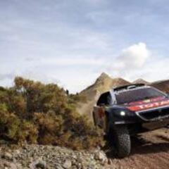 Loeb lidera un nuevo triplete de la armada Peugeot