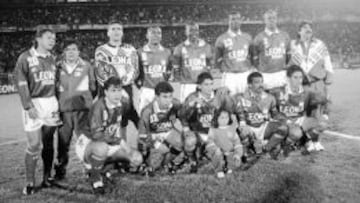 Da Silva, (agachado en primer lugar de izquierda a derecha) jugó con Millonarios en 1995. Uno de sus grandes partidos con el azul lo tuvo ante Nacional por Libertadores.