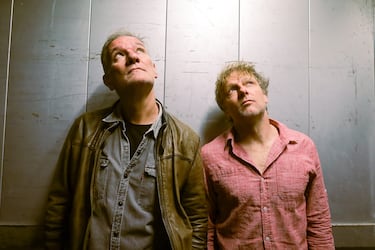 “El verano en que mi madre tuvo los ojos verdes’ llega al teatro en un montaje imperdible: ”Es como el libro pero distinto"