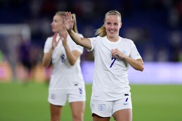 En partido de fase de grupos entre Inglaterra y Noruega, no solo se batió el récord de goles, sino que también Beth Mead se convirtió en la sexta jugadora en la historia de la Eurocopa en marcar un hat-trick. Mead, además, recibió el premio a Mejor Jugadora del Partido, porque también dio una asistencia.